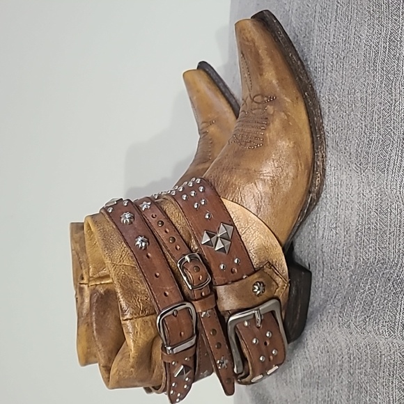 Old Gringo  Yippee Ki Yay Tan Leather and Studded Belth Ankle Boots - Picture 5 of 9